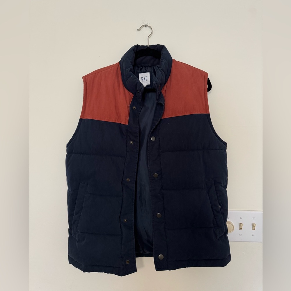 GAP Men's Navy and Rust Puffer Vest